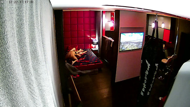 Секс с красивой шлюшкой на скрытую камеру