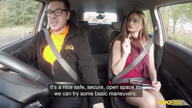 Горячий автоинструктор: страстный экзамен в машине