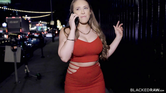 Черный здоровяк дерет ненасытную мамочку