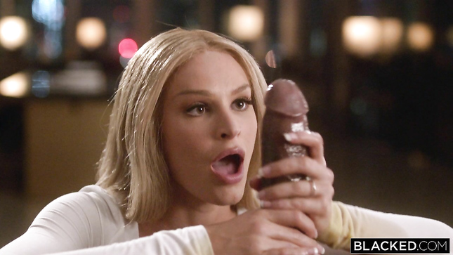 Красивый межрасовый секс с нежной массажисткой Emma Hix